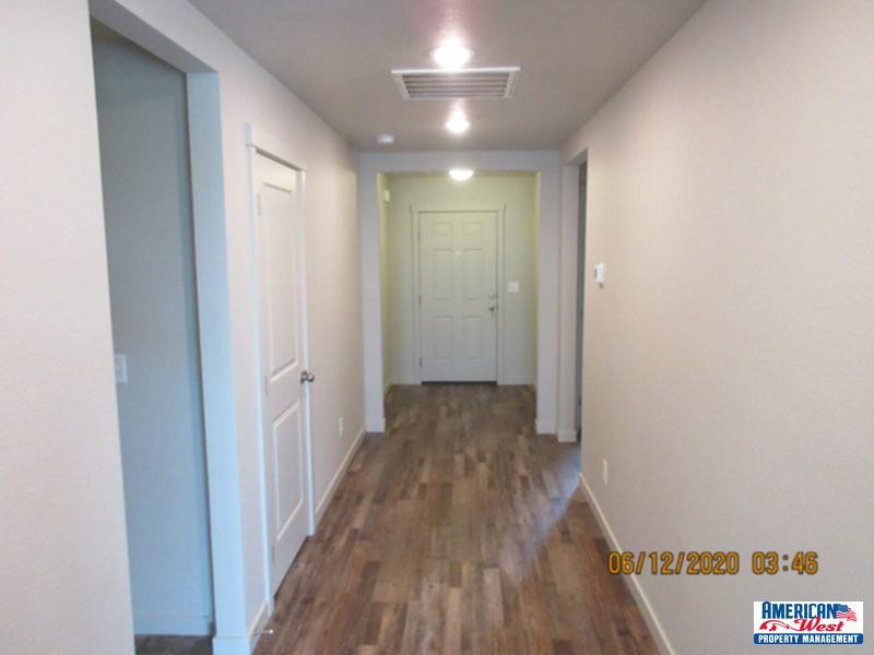 10455 Blue Springs St - Photo 4 of 17