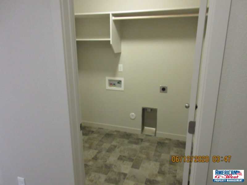 10455 Blue Springs St - Photo 7 of 17