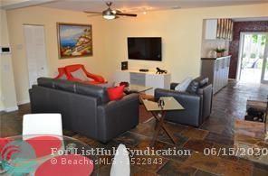 1217 Ne 16th Ave - Photo 3 of 27