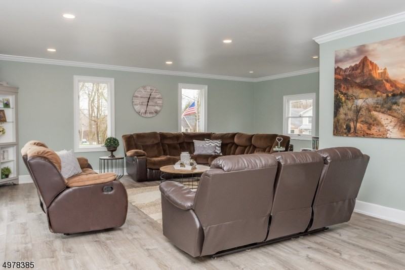 357 Oak Ridge Rd - Photo 3 of 25