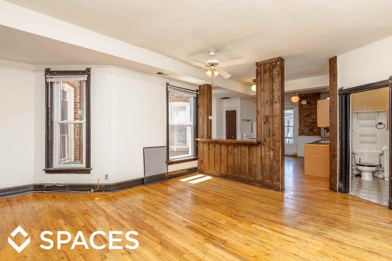 2606 N Racine Ave - Photo 2 of 11
