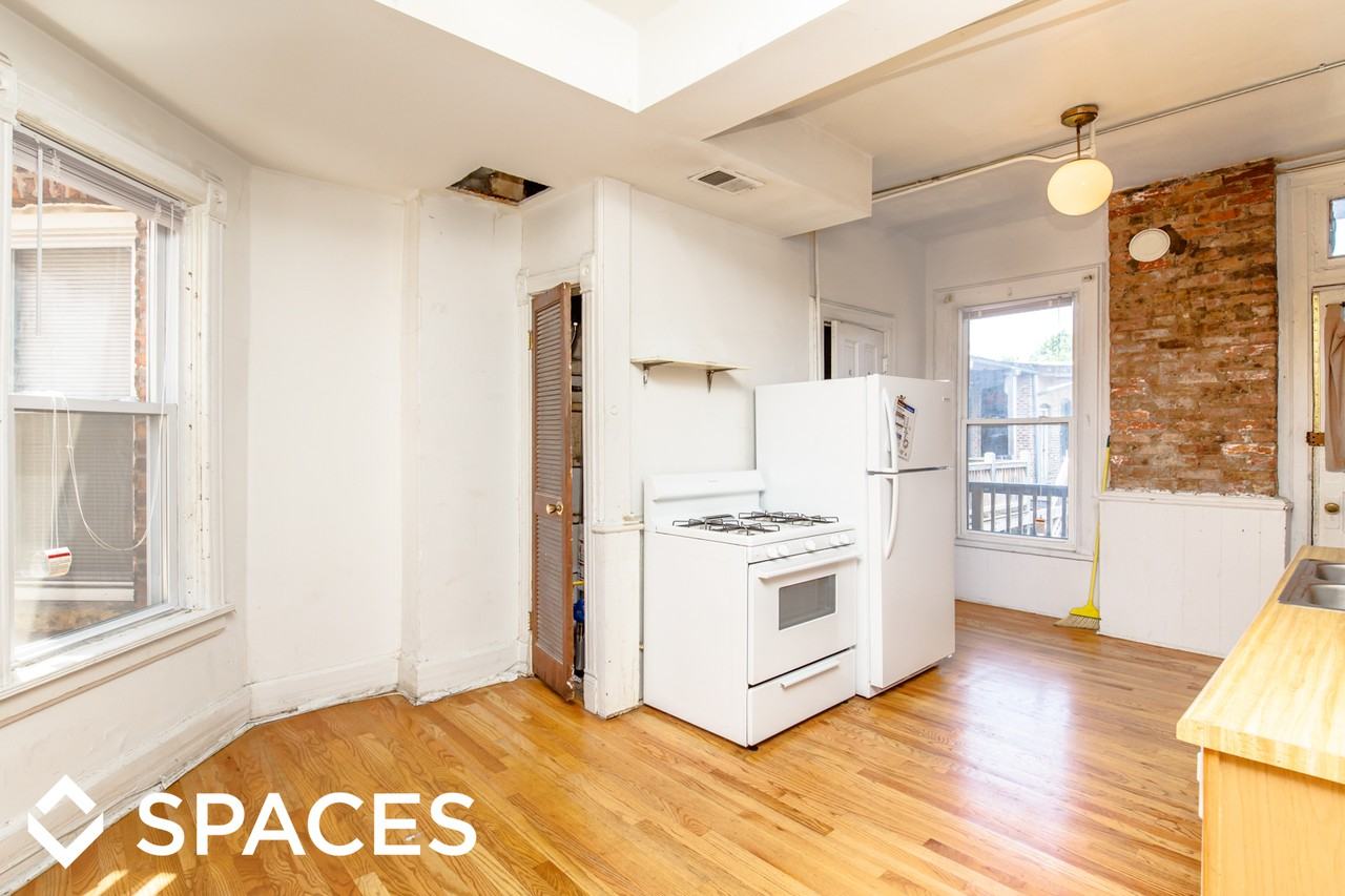 2606 N Racine Ave - Photo 3 of 11