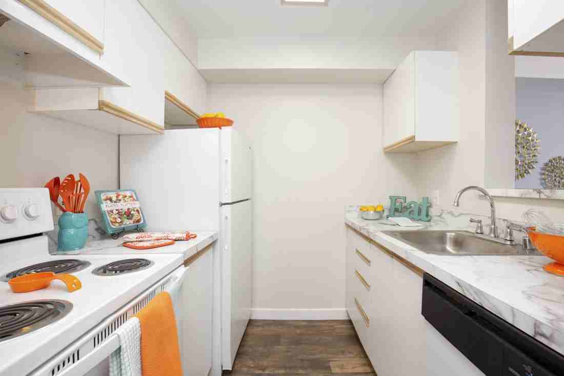 Camelot Apartment Homes - Photo 5 of 43