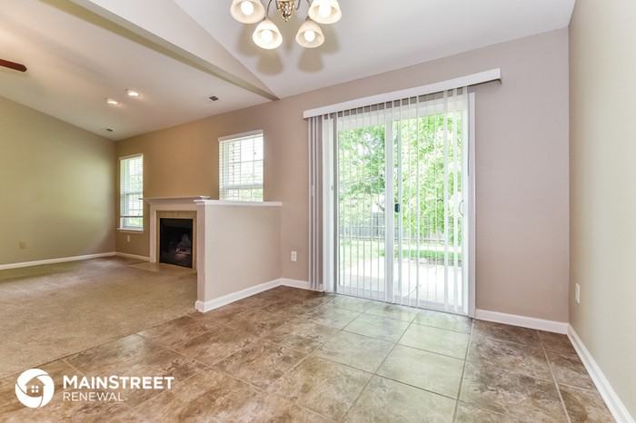 1942 Mare Ave - Photo 3 of 16
