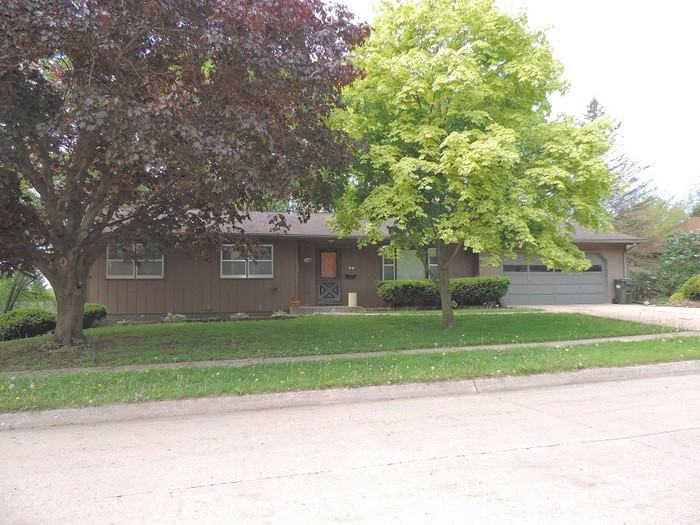 1905 Graslon Dr - Photo 2 of 25