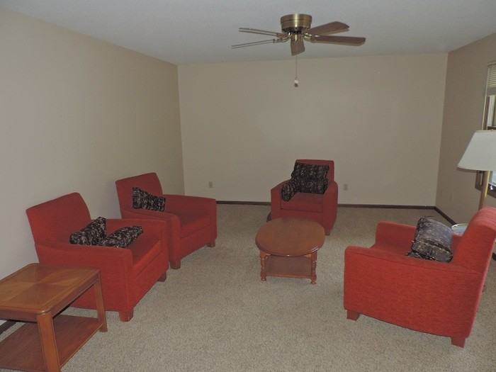 1905 Graslon Dr - Photo 3 of 25