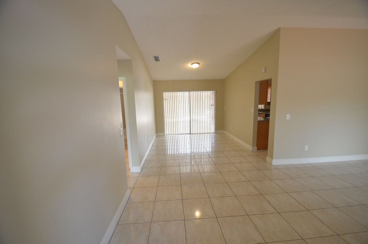 14163 Sw 51st St - Photo 3 of 11