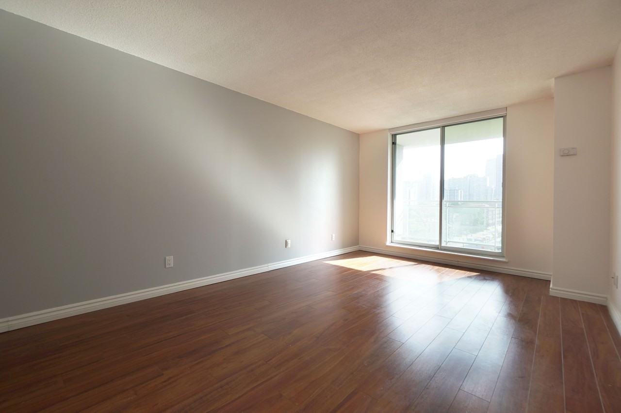 398 Eglinton Avenue East #811 - Photo 2 of 35