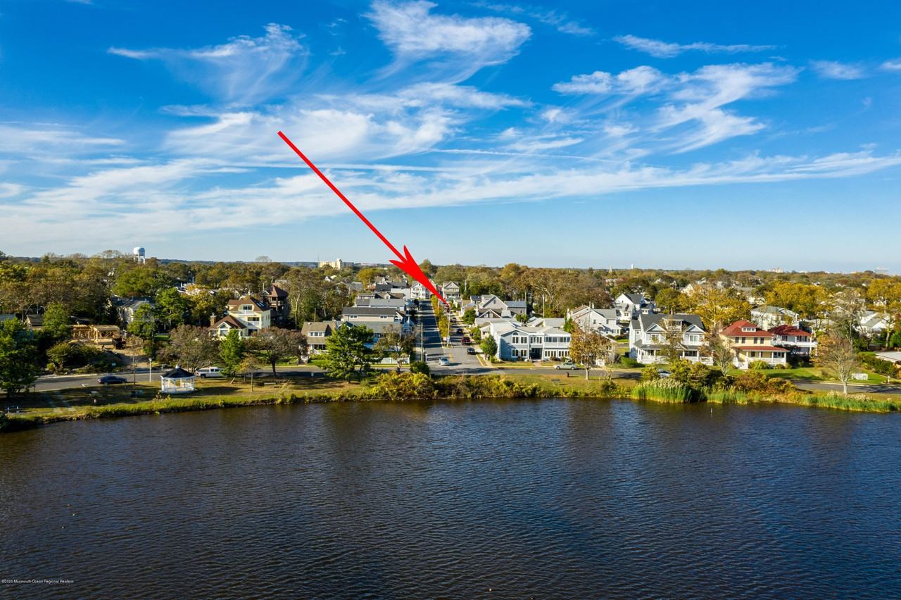 1818 Parkway - Photo 3 of 33