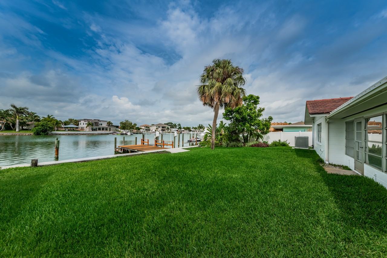 7927 11th Ave S - Photo 3 of 30