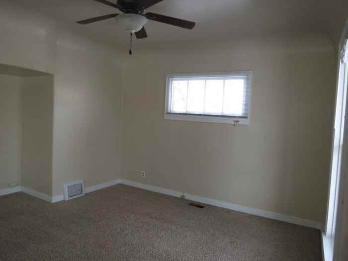 215 Thomas St - Photo 2 of 28