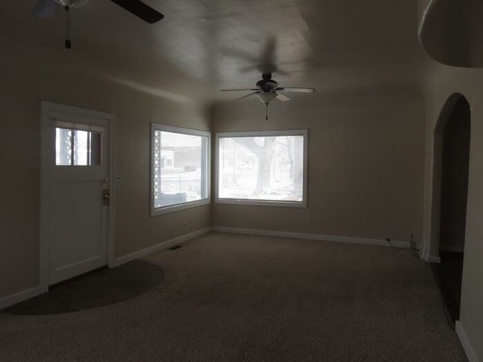 215 Thomas St - Photo 3 of 28