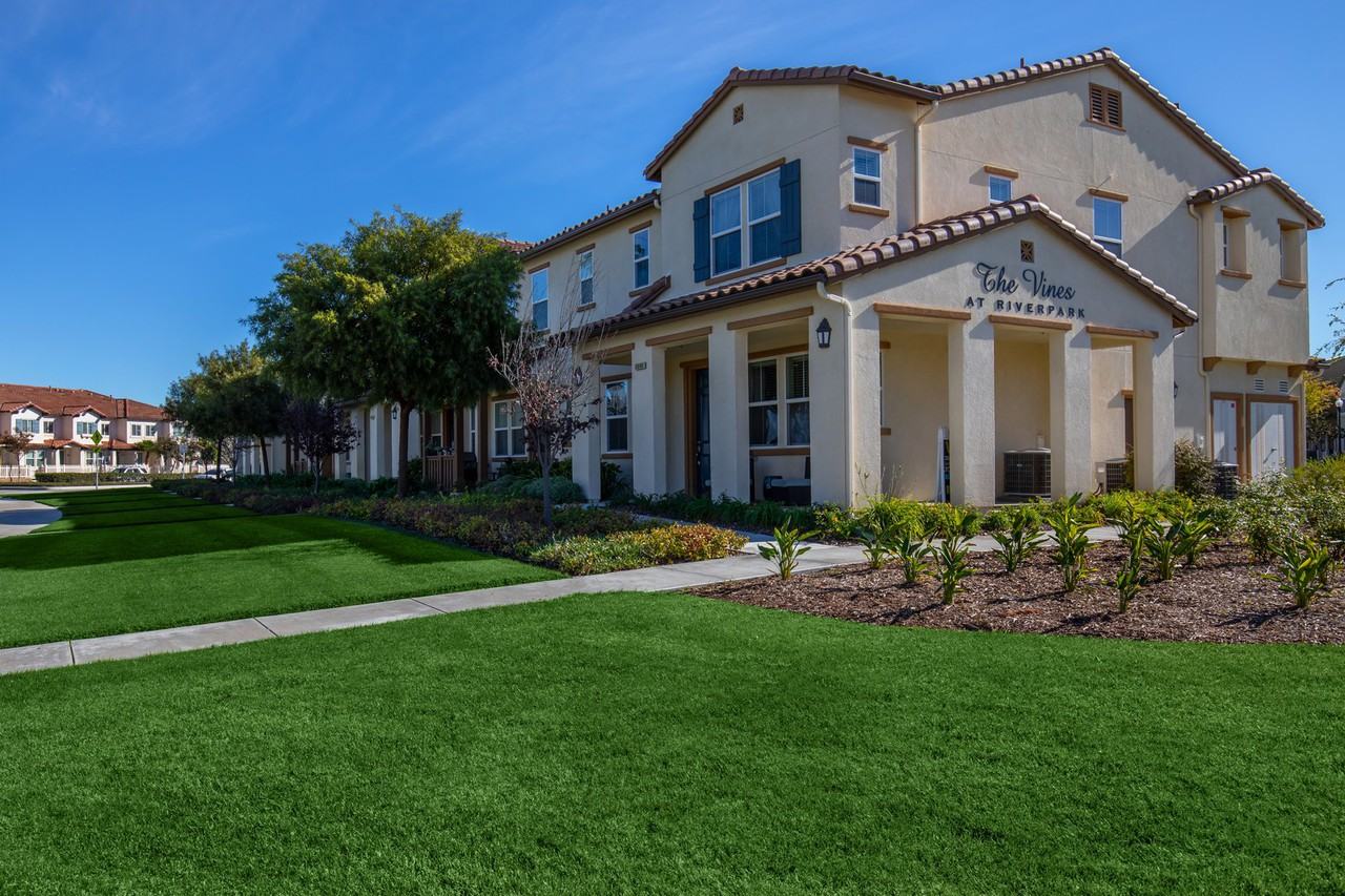 The Vines at Riverpark - Photo 2 of 38