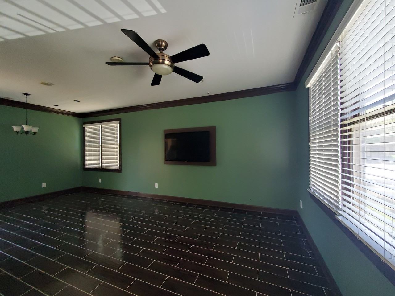 1996 Eastend Drive - Photo 3 of 15