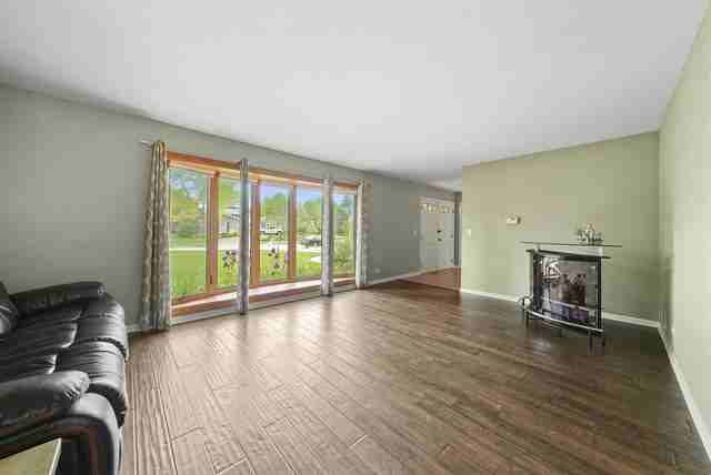 1011 Talltree Ter - Photo 3 of 24