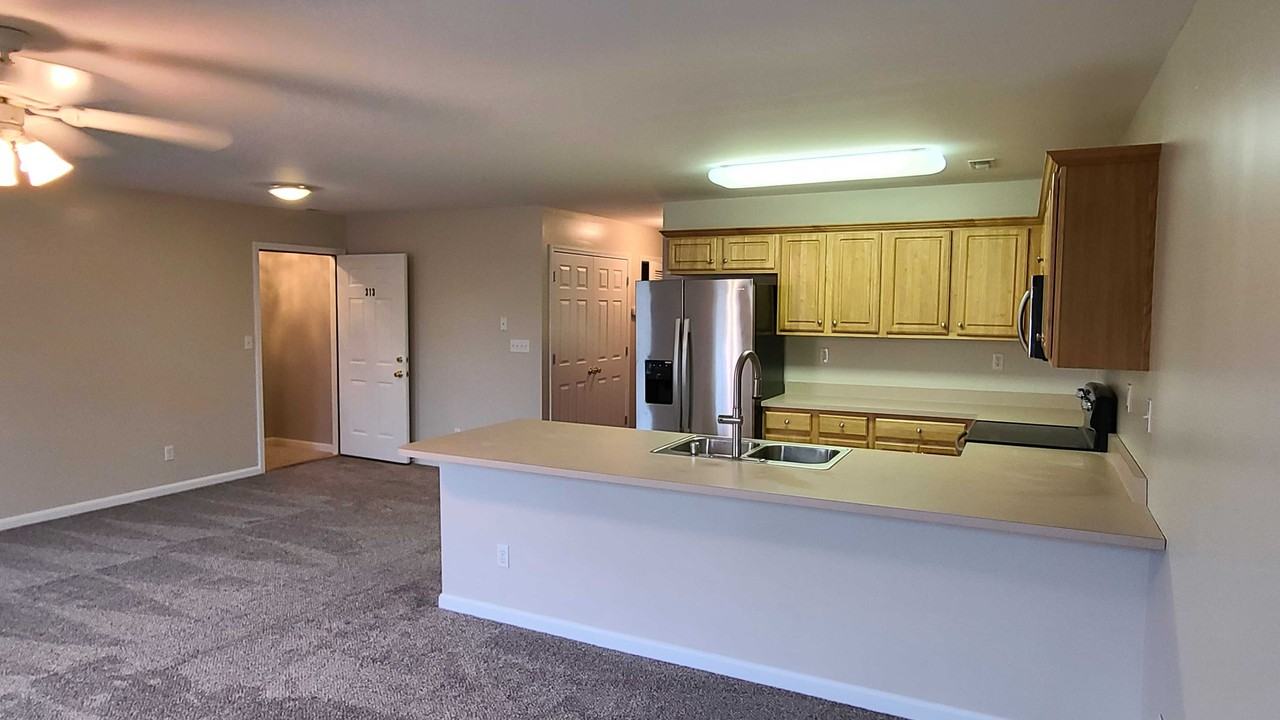 313 Rosewood Dr - Photo 2 of 8