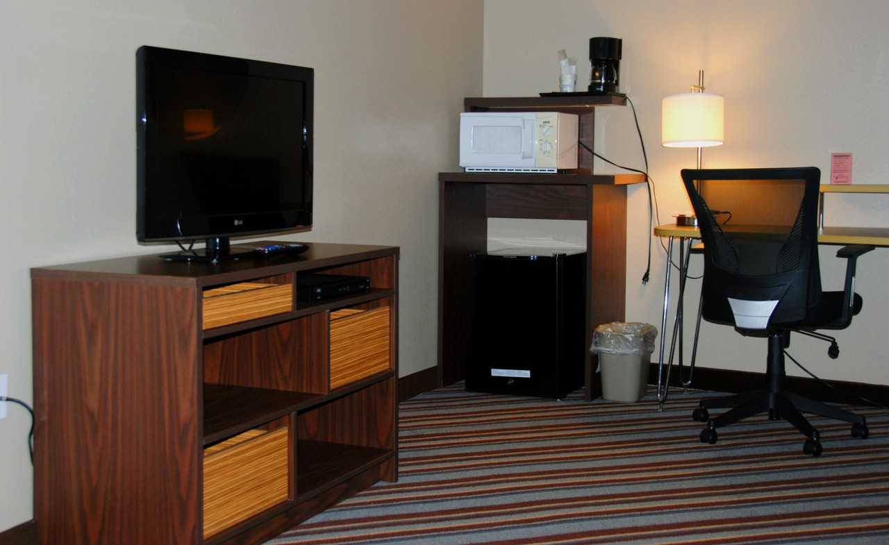 Super 8 Calvert City - Photo 3 of 3