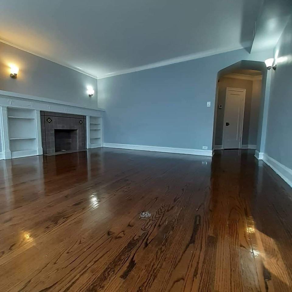 2bd South Shore Unit - Photo 2 of 8