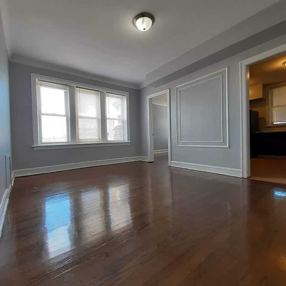 2bd South Shore Unit - Photo 3 of 8