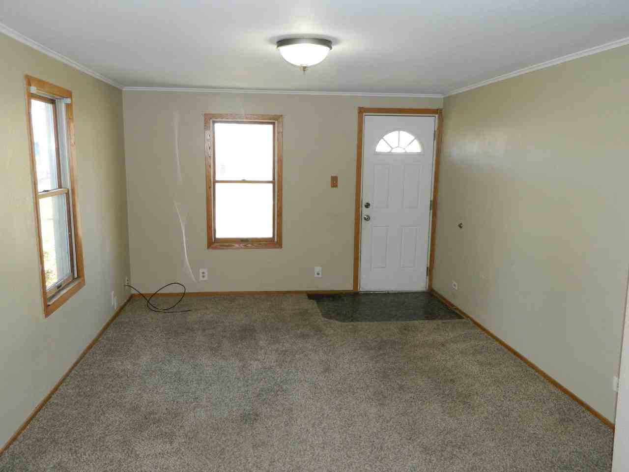 3121 E 36th Ct - Photo 2 of 9