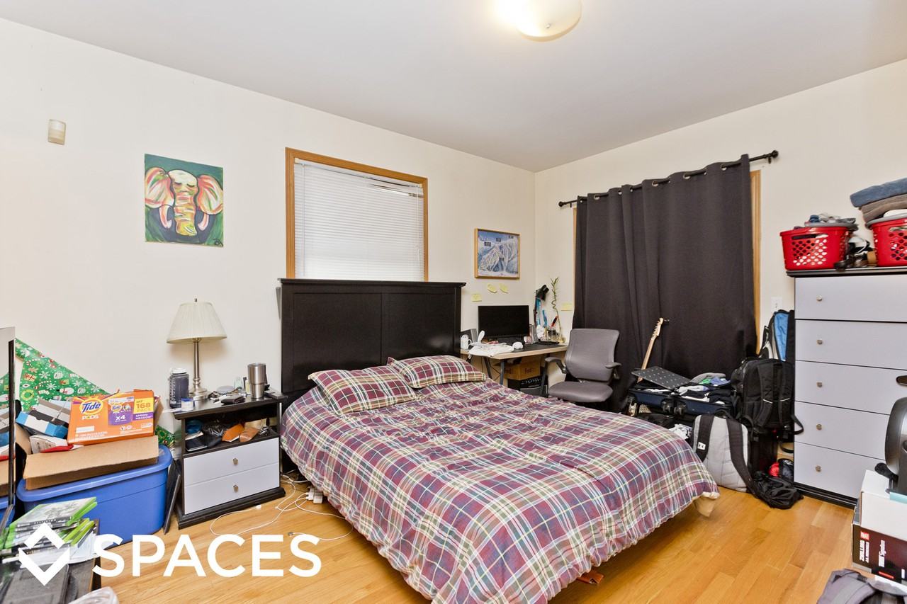 1527 West School Street - Photo 3 of 22