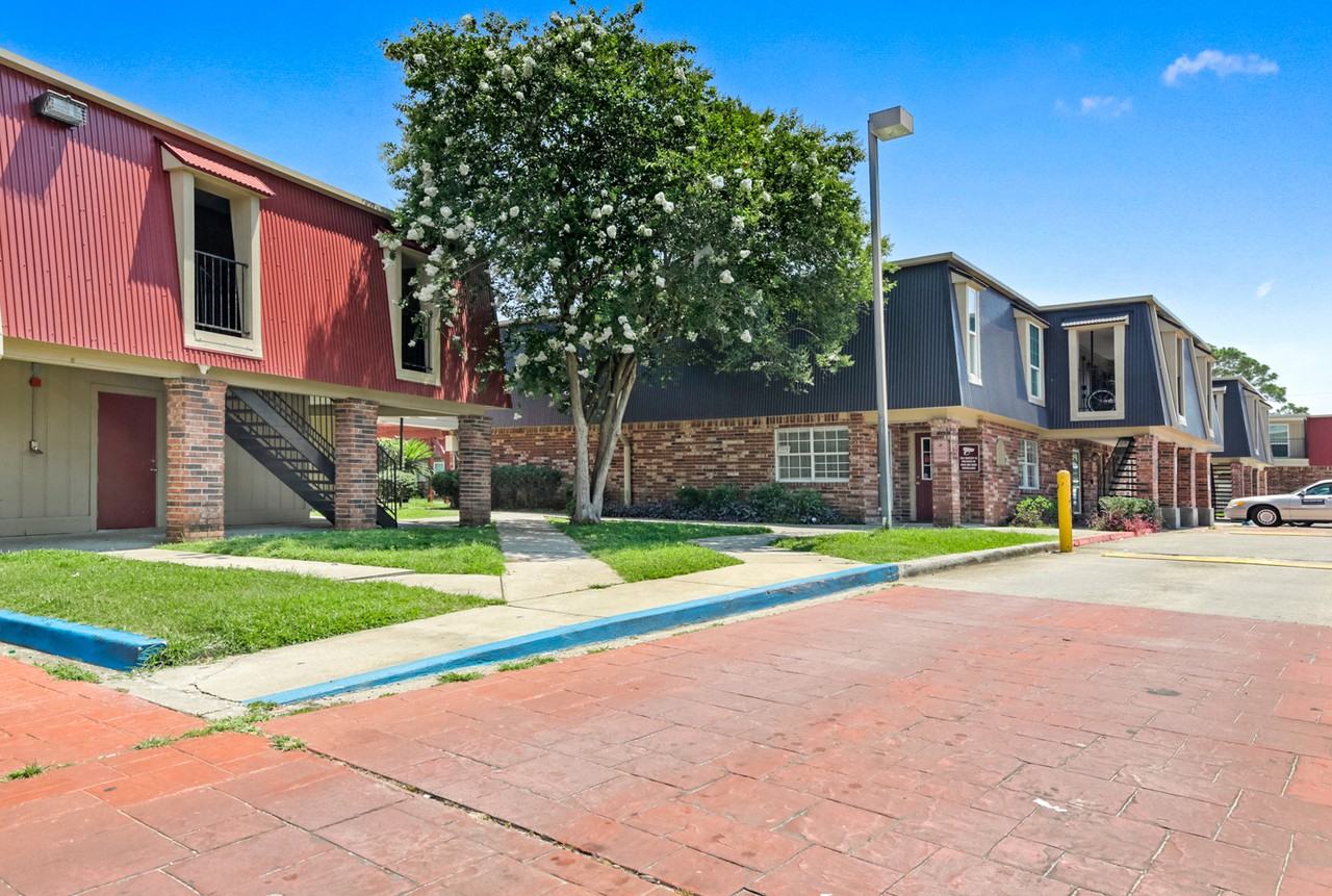 3400 Garden Oaks Drive - 1 - Photo 2 of 15