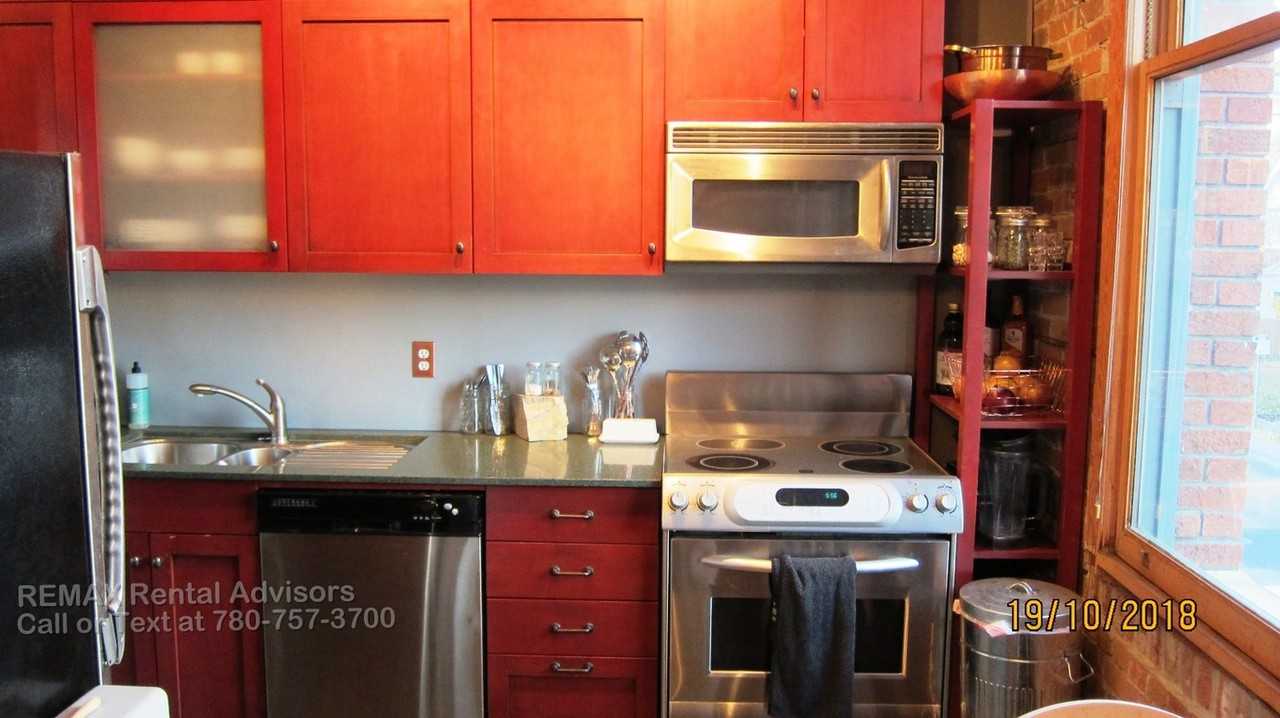 #204 10141 95 St - Photo 3 of 16