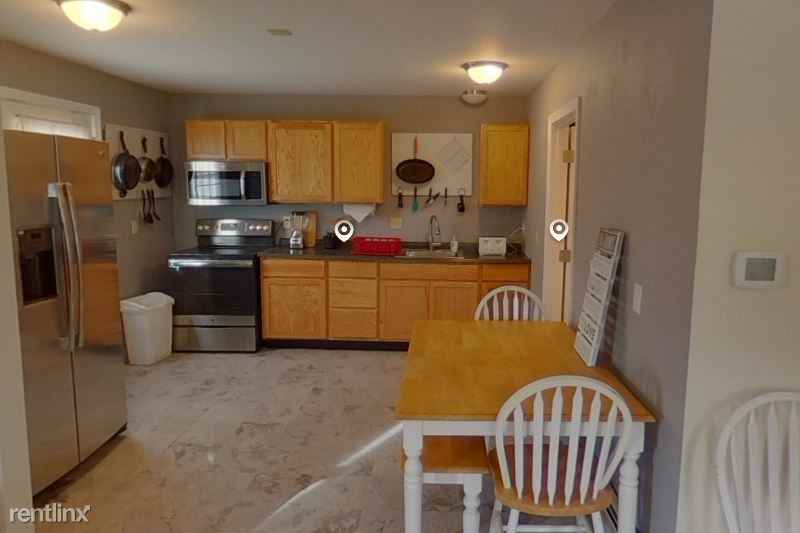 47 Commercial St #A - Photo 3 of 11