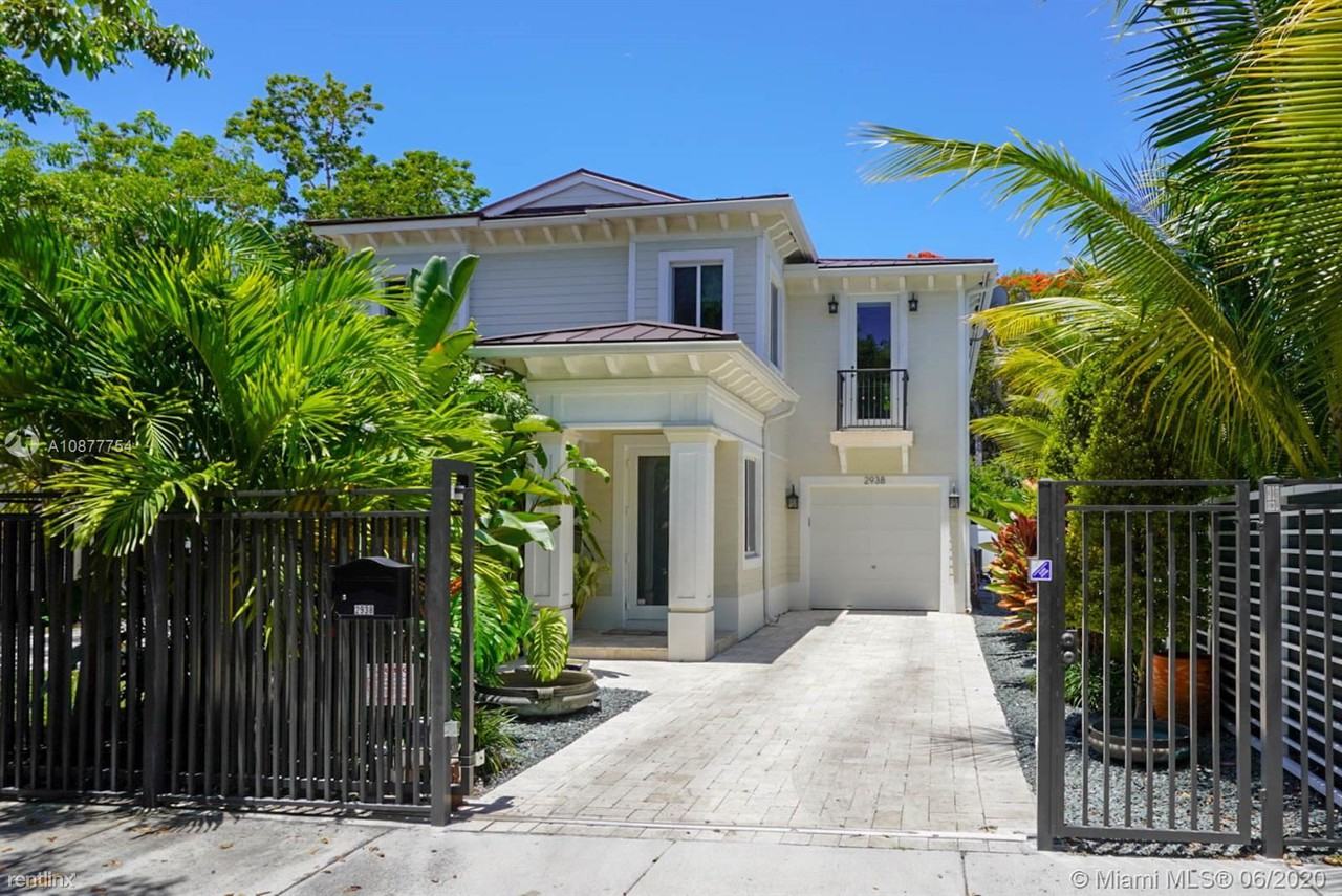 2938 Catalina St - Photo 3 of 27