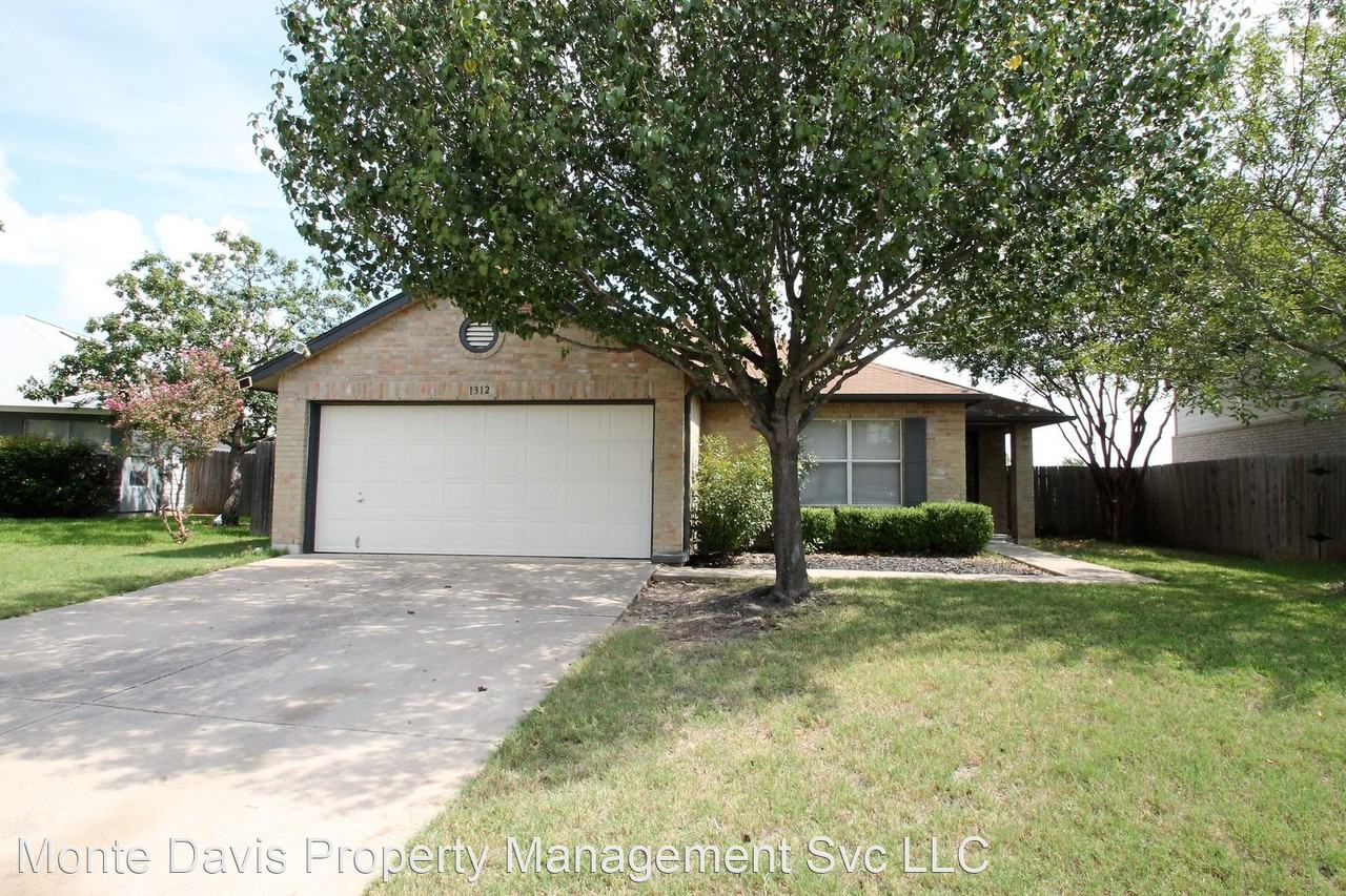 1312 Lakeside Loop - Photo 2 of 19