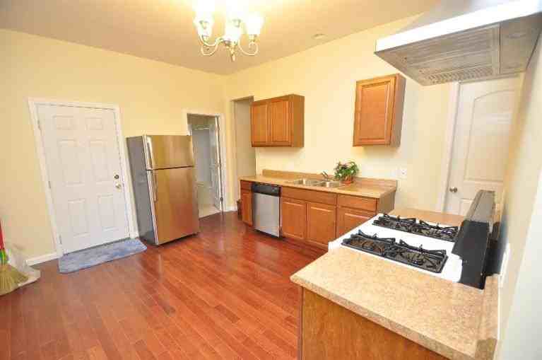 11143 Oak Ave - Photo 3 of 21