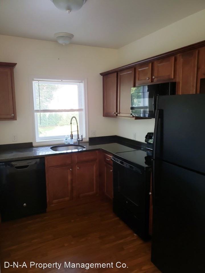 107 Broad Street - Photo 3 of 6