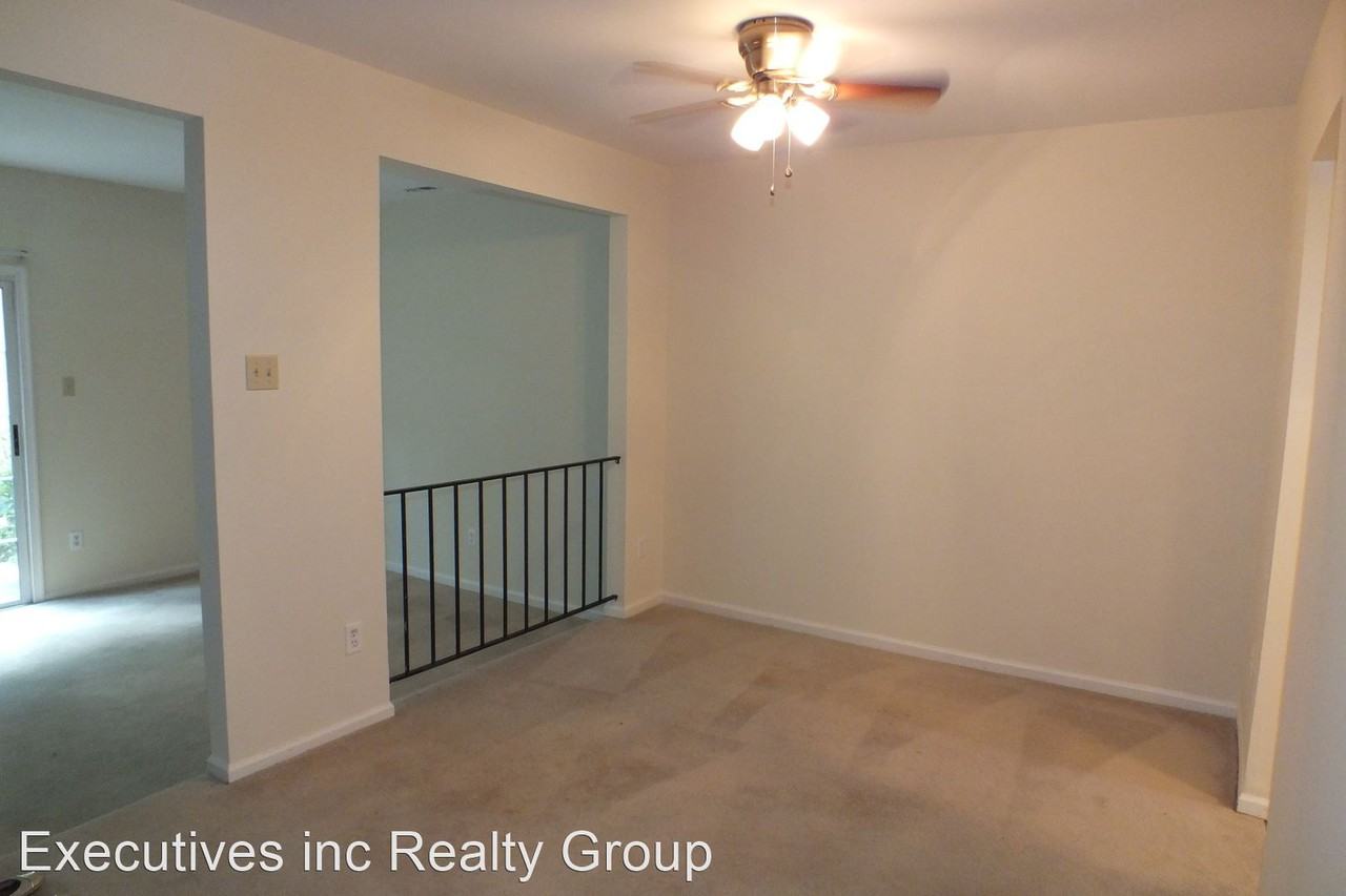 1623 Congressional Ct - Photo 3 of 8