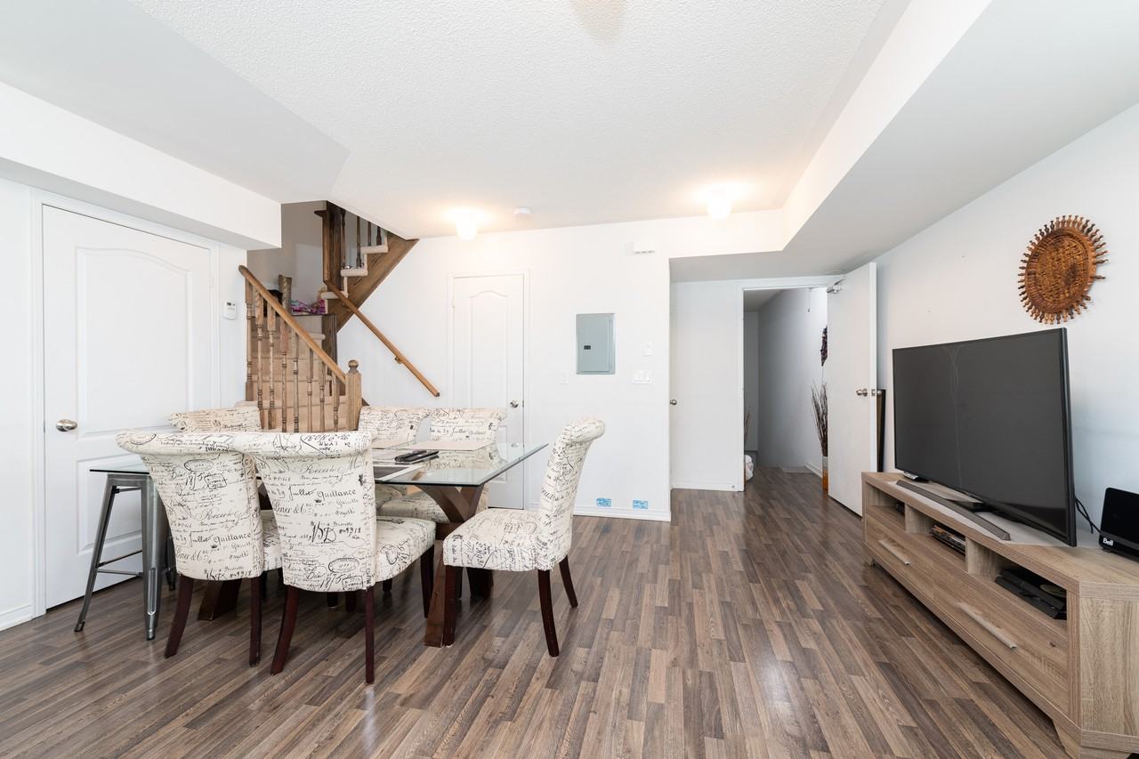 142 Widdicombe Hill Boulevard #519 - Photo 3 of 5