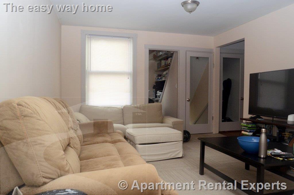 105 Winter St - Photo 2 of 14