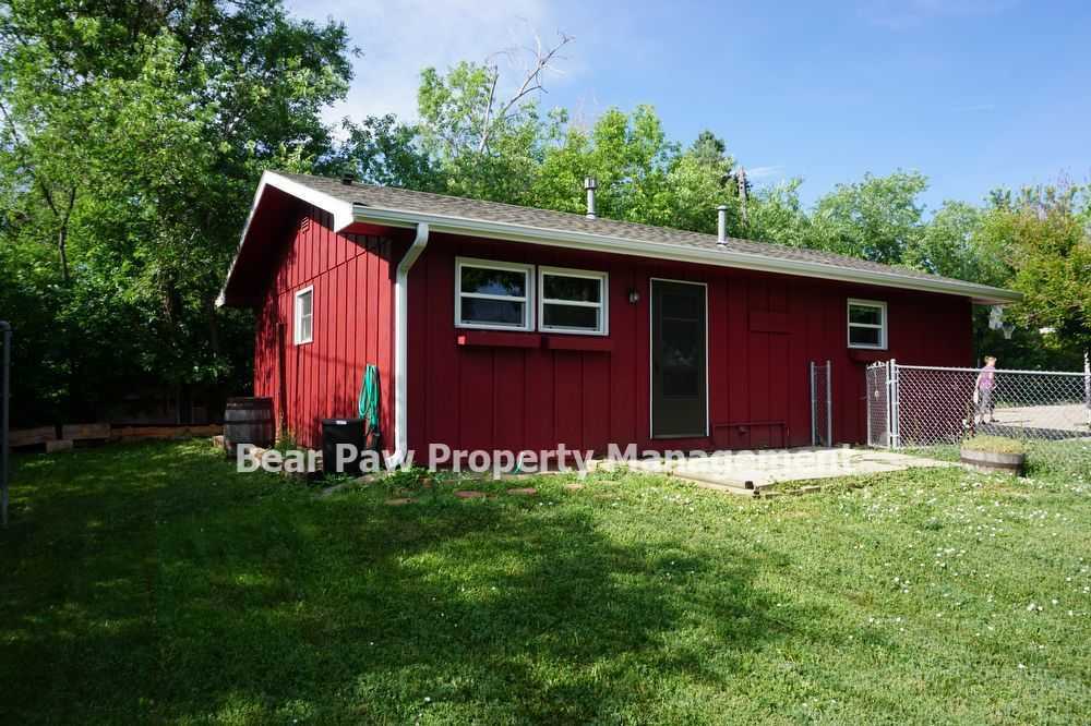 960 Loveland St - Photo 2 of 10