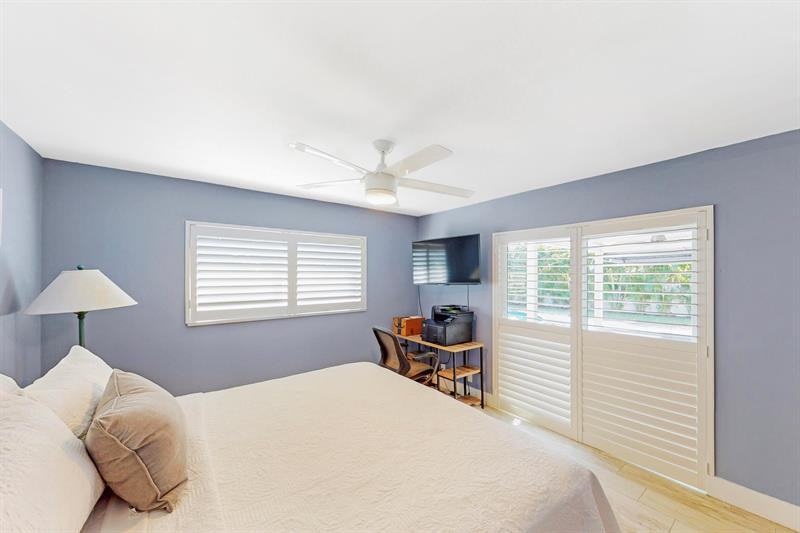 2830 Southwest 5th Street - Photo 2 of 19