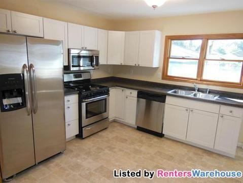 5533 Toledo Ave N - Photo 2 of 15