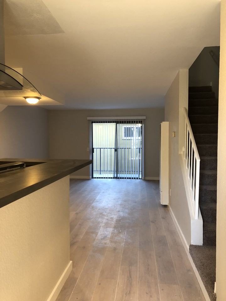 709 Elm - Photo 3 of 22