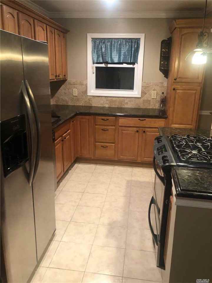 245 Oakland Ave - Photo 3 of 10