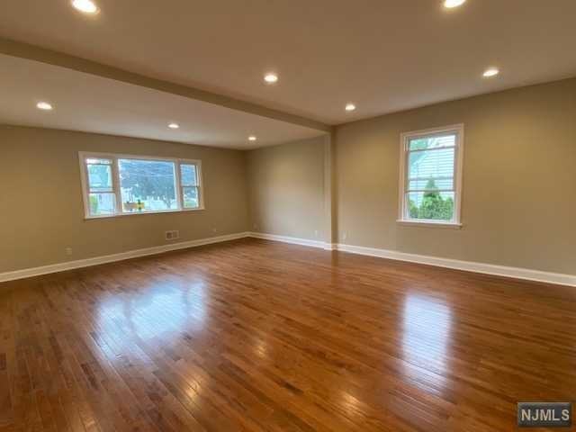 257 Bell Ave 1st Fl - Photo 2 of 20