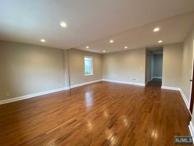 257 Bell Ave 1st Fl - Photo 3 of 20