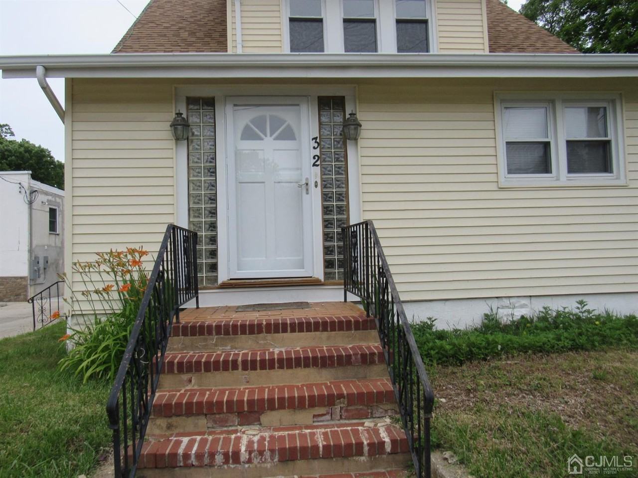 32 Water St - Photo 2 of 18