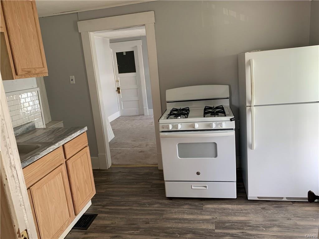 338 Main St - Photo 3 of 7