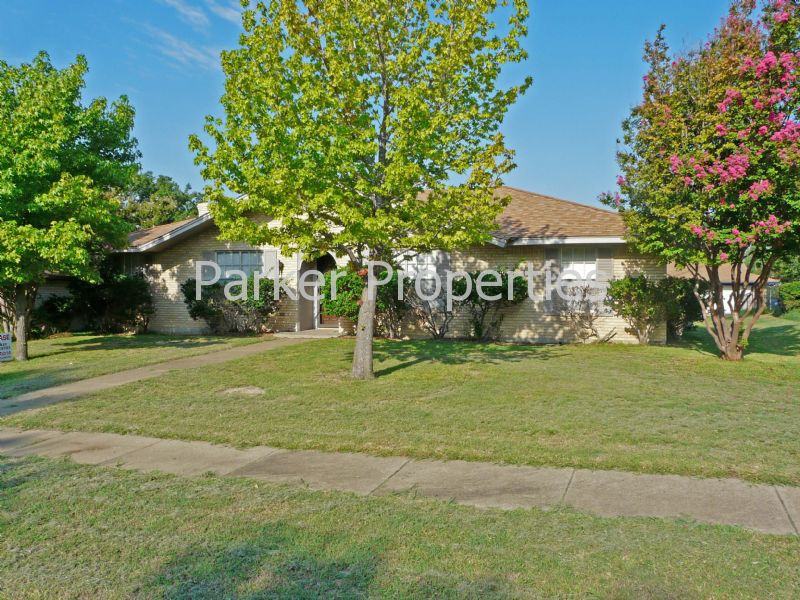 913 Lancaster Park Dr, Lancaster, TX 75146 3 Bedroom House ...