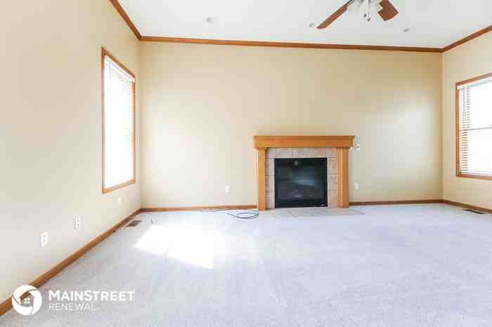 702 Crown Hill Rd - Photo 3 of 15