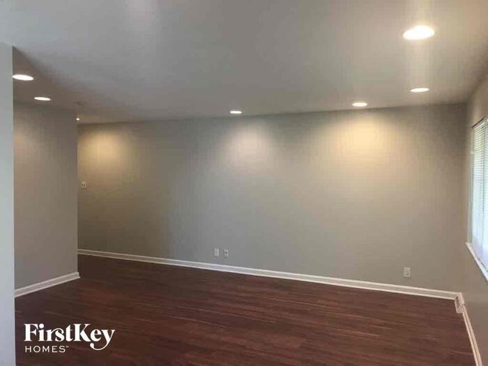8228 Lieber Rd - Photo 3 of 10