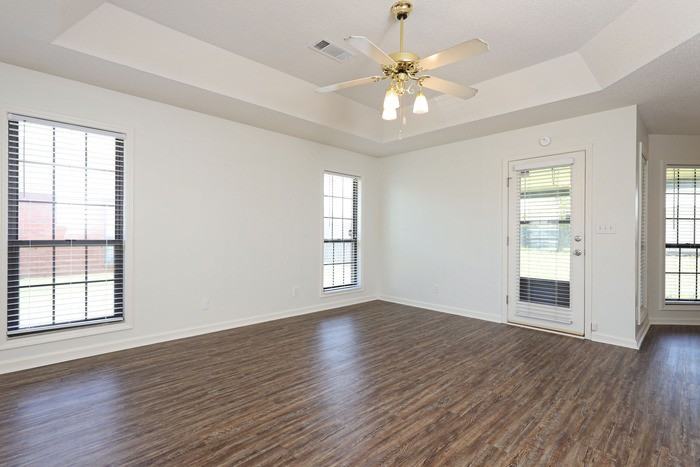 360 Taylor Rd N - Photo 2 of 11