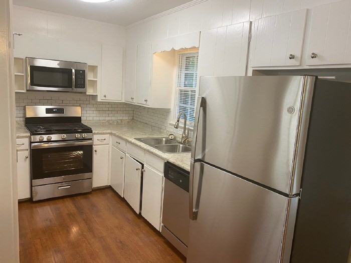 4220 Hillswood Ln - Photo 3 of 6