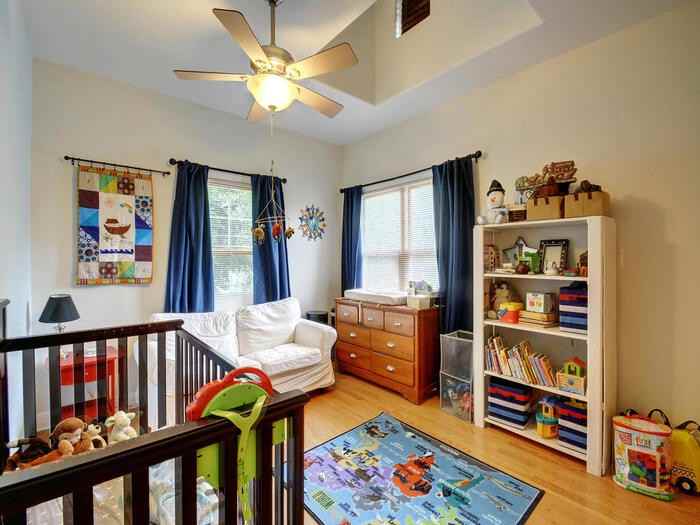 1709 E 38th 1/2 St - Photo 3 of 31